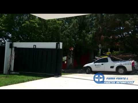 Puertas en declive con mecanismo.