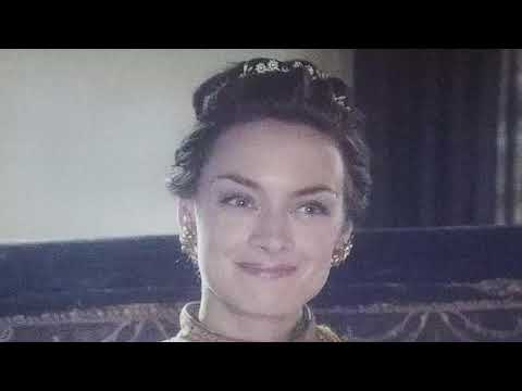 Reign Queen Elizabeth and Margaret Douglas 4x01