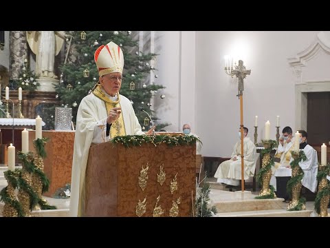 Propovijed biskupa Škvorčevića na misi polnoćki u požeškoj Katedrali