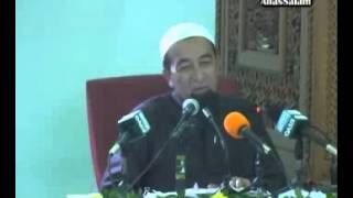 preview picture of video 'Hukum Campur Pakaian Yang Terkena AIR MANI Ke Dalam Mesin Basuh - Ustaz Azhar Idrus'