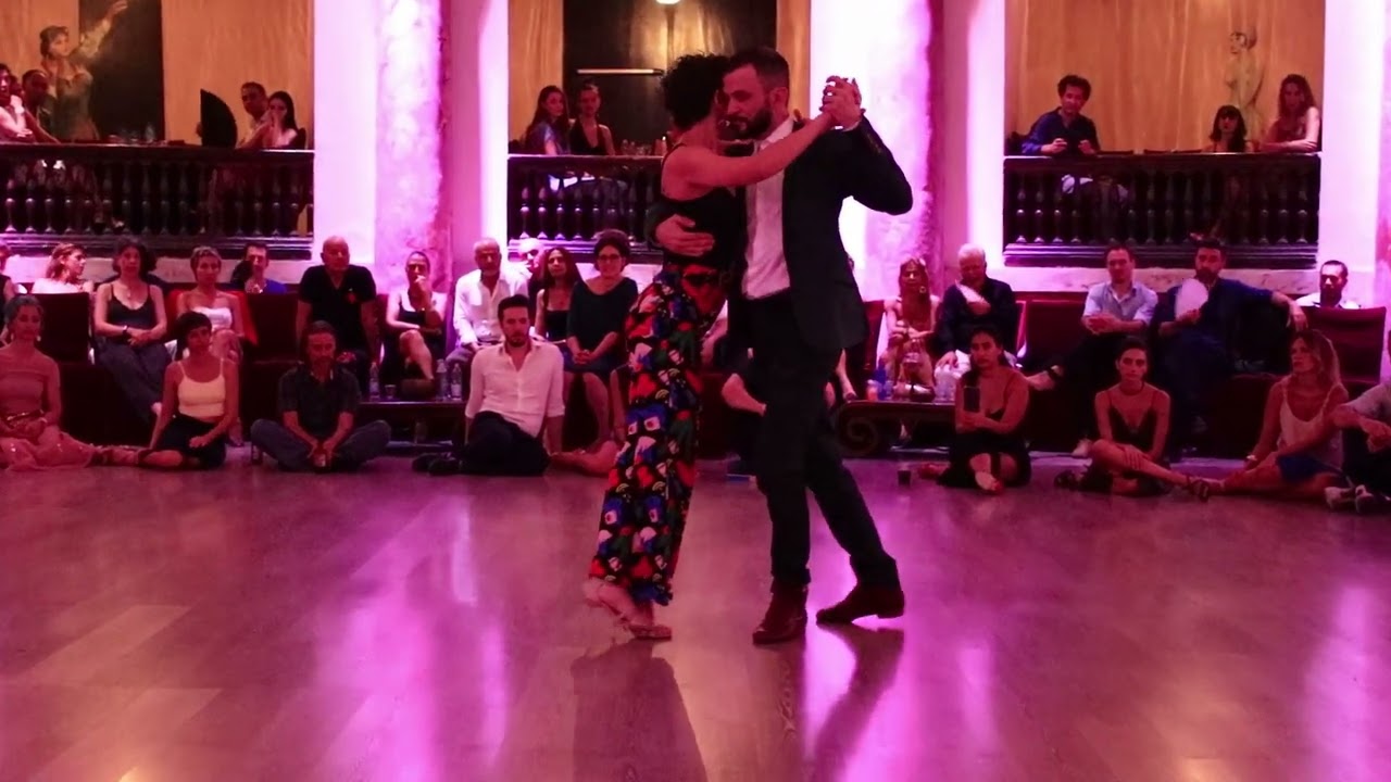 Rocío Lequio y Bruno Tombari - "El sueño del pibe" (Orquesta El Cachivache y Diego Maradona)