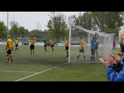 Kevin den Das scoort   0 - 3 tijdens zijn kampioenswedstrijd