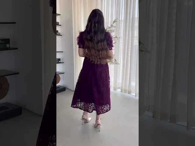 فستان سهره دانتيل ميدي بأكمام منفوشة وحزام خصر لإط...