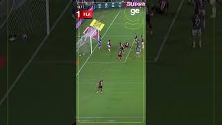 GOL DO FLAMENGO! CEBOLINHA DIMINUI O PLACAR DIANTE DO FLUMINENSE! | #shorts | ge.globo