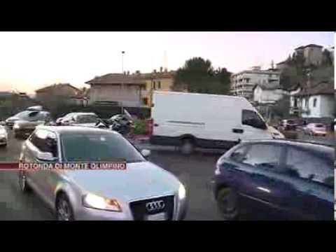 Etg - La rotonda a pezzi, a Monte Olimpino tutto fermo