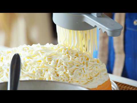 ¿Alguna vez probaste el "helado de espagueti"? ¡En Riquísimo hicimos un pastel con él! 🍝🍨