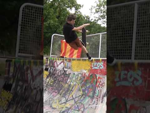 Jan Hoffman laughin at the DIY! Bruce lee style