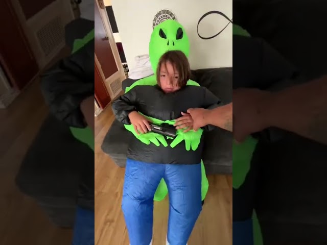 Vídeo relacionado con Morph Disfraz Alien Hinchable Niño, Disfraces Extraterrestre Niños, Traje Hinchable Aliens, Disfraz para Halloween y Carnaval
