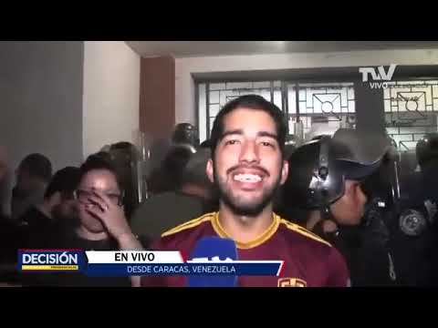 Ciudadanos del Liceo Andrés Bello en Caracas exige presencia de testigos de oposición en conteo