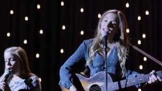 Lennon and Maisy Stella Sing &quot;Rockin&#39; &amp; Rollin&quot; - Nashville