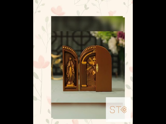 Vídeo relacionado con Suerhatcon Pequeño altar de viaje de madera portátil para la iglesia, estatua de tríptico religioso de Jesús, la madre de Dios y José, regalos religiosos