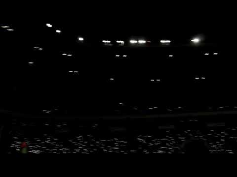 Torcida do Manaus F.C faz espetáculo com luzes ligadas na Arena da Amazônia