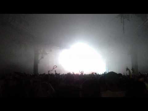 Above and Beyond playing "Depeche Mode - Personal Jesus (Eric Prydz remix)" @ Tomorrowland 2012