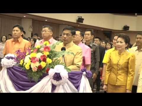 หน้าอกใหญ่ชุดเล็ก ๆ ที่จะรับพระสงฆ์ หน้าอกเพิ่มขึ้นหน้ากาก