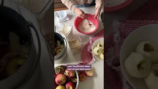 Download lagu Making Apple Crisp #fallrecipes #zerofoodwaste #sustainable #foodcycler #composting mp3