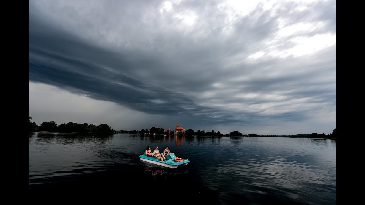 Vasarą palydėsime neramiais orais: prognozuojamas trumpas lietus, kai kur pažaibuos ir pagriaudės