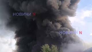 На въезде в Николаев масштабный пожар: над городом огромный столб черного дыма (видео)