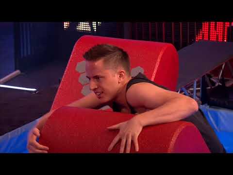 Daily Star Sunday's Ed Gleave tackles Ninja Warrior UK