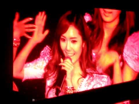 [FANCAM] 111210 GG Tour in SG 2nd night - Oh!