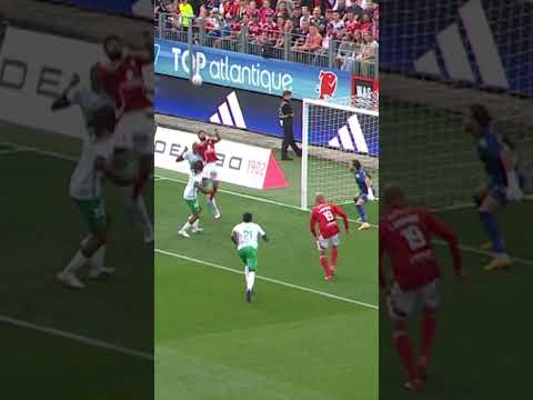 Déjà deux buts ⚽️ pour Mahdi Camara ! #ligue1mcdonalds #ligue1 #football #foot #brest