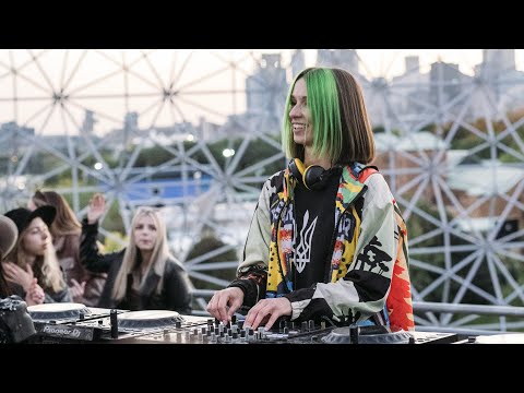 Miss Monique - Veselka [Siona Records]