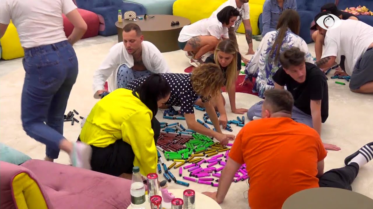 Nis loja/ Të ndarë në dy grupe banorët realizojnë sfidën e Hugo Vape