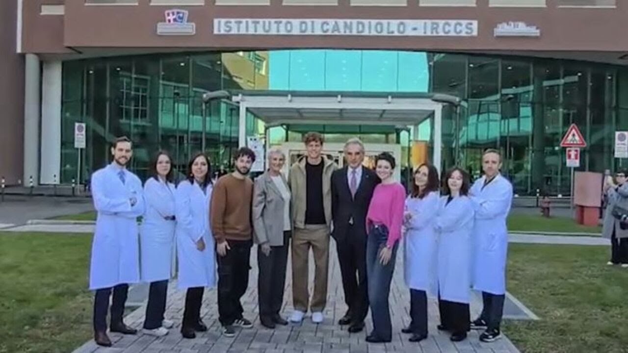 Un ace per la ricerca, Sinner in "campo" per la lotta al cancro