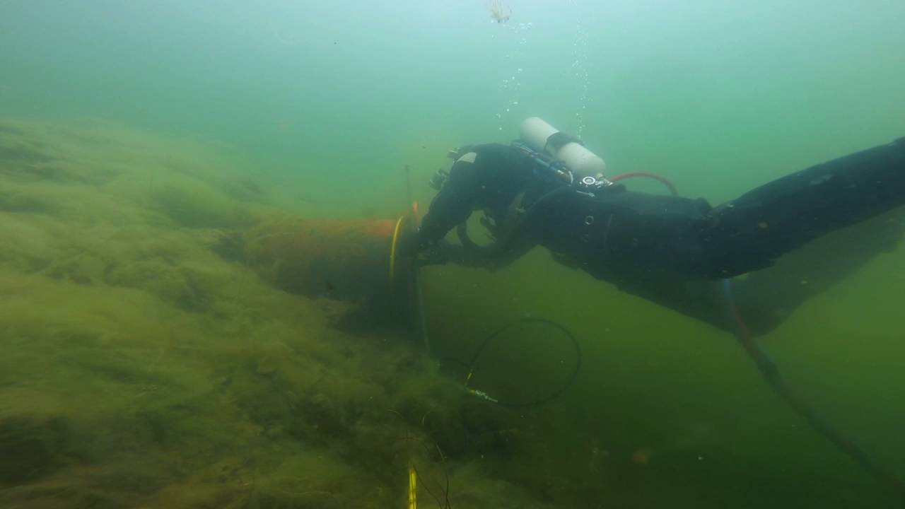 Divers extending a cooling water system