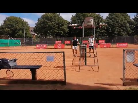 Favoritten i store problemer ved ottendedelsfinale ved DM i tennis for herrer