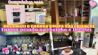 FAXINEI A COZINHA LAVEI O CHÃO E ORGANIZEI||GUARDA ROUPA DELES ORGANIZADO||DECOREI COM O QUE TINHA🏠💕