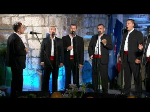 Klapa Krunik - Misao svijeta i Garifule, cviće moje, Omiš 2016