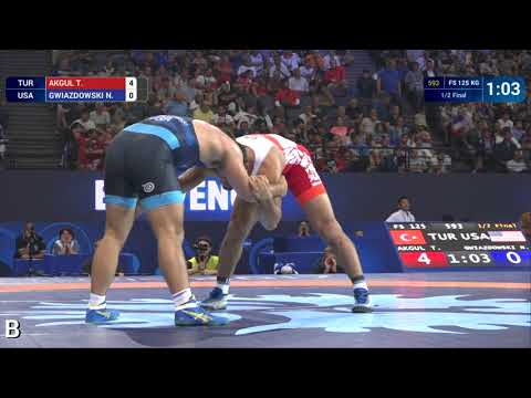 1/2 FS - 125 kg: T. AKGUL (TUR) df. N. GWIAZDOWSKI (USA) by VSU, 10-0