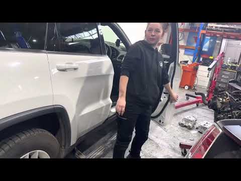 Jeep Grand Cherokee WK2 electric side steps