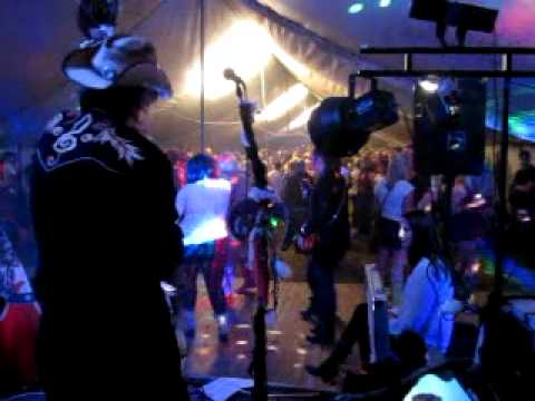 Johnny Trashed @ Nelson Barn Dance - 27.08.11 - 16 Tonnes