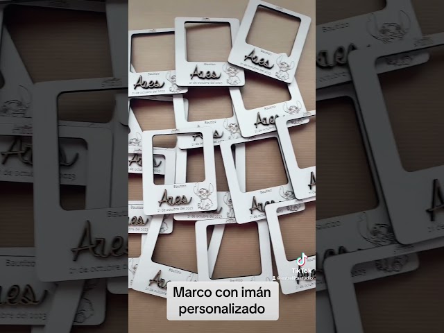 Vídeo relacionado con Yuaerbuo 12Pcs Mini Portafotos MagnéTico, 9x6cm Marco Fotos Nevera Personalizada con 1 Pluma Marcadora, Mini Marco Magnetico DIY Marco Foto Iman Nevera Graba Momentos Hermoso