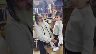 הרב שלום סבג✨חלקה✂️- כ״ז בחשוון ה׳תשפ״ו דן בן יעקב 🇮🇱 (הרב שלום סבג) - התמונה מוצגת ישירות מתוך אתר האינטרנט יוטיוב. זכויות היוצרים בתמונה שייכות ליוצרה. קישור קרדיט למקור התוכן נמצא בתוך דף הסרטון