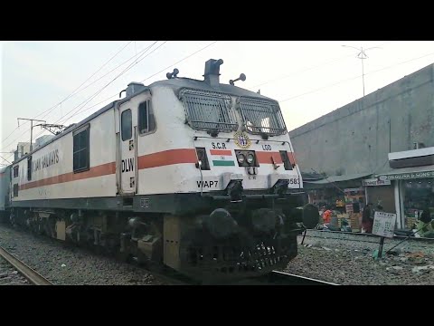 (22705) HUMSAFAR EXPRESS (Tirupati - Jammu Tawi) With (LGD) WAP7 Locomotive.!! Video