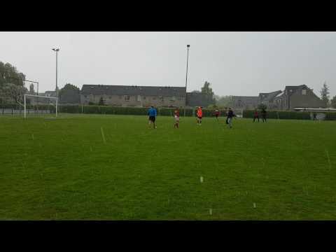 Laatste competitiewedstrijd Spartanen MO15-2 tegen Strandvogels 2