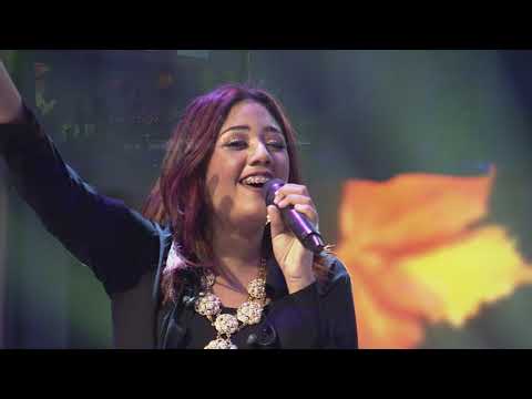 Edith González y Génesis González  - Eres mi Rey  (Live)