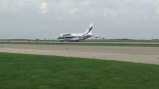 preview picture of video 'Antonov AN 124 Landing - Kansas City International Airport (MCI)'