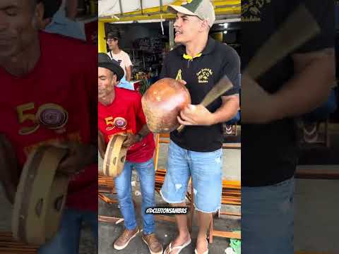 Crispim dando um show no pandeiro,samba na feira livre do bravo/Serra preta Bahia🎸🎶