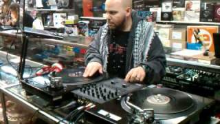 Dj Johnny Juice freestyle scratching @ Rock & Soul