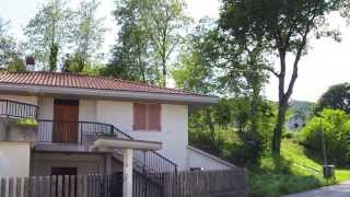 preview picture of video 'Вилла на двух уровнях с садом - Cermignano, Абруццо'