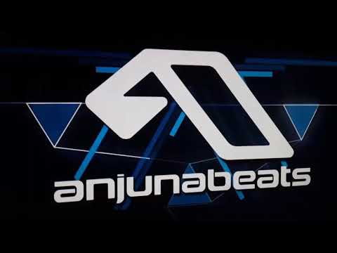 Liza Divine Salvadoran DJ