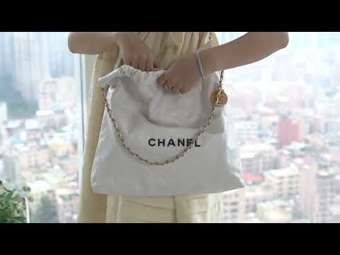 #chanel  22 new spring and summer #handbag  authentic leather White black medium