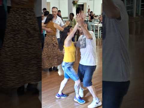 no Valdir Trentin clube do Vovô em Chopinzinho no Paraná.Brasil #shotrs #baile #dancarinos #dança