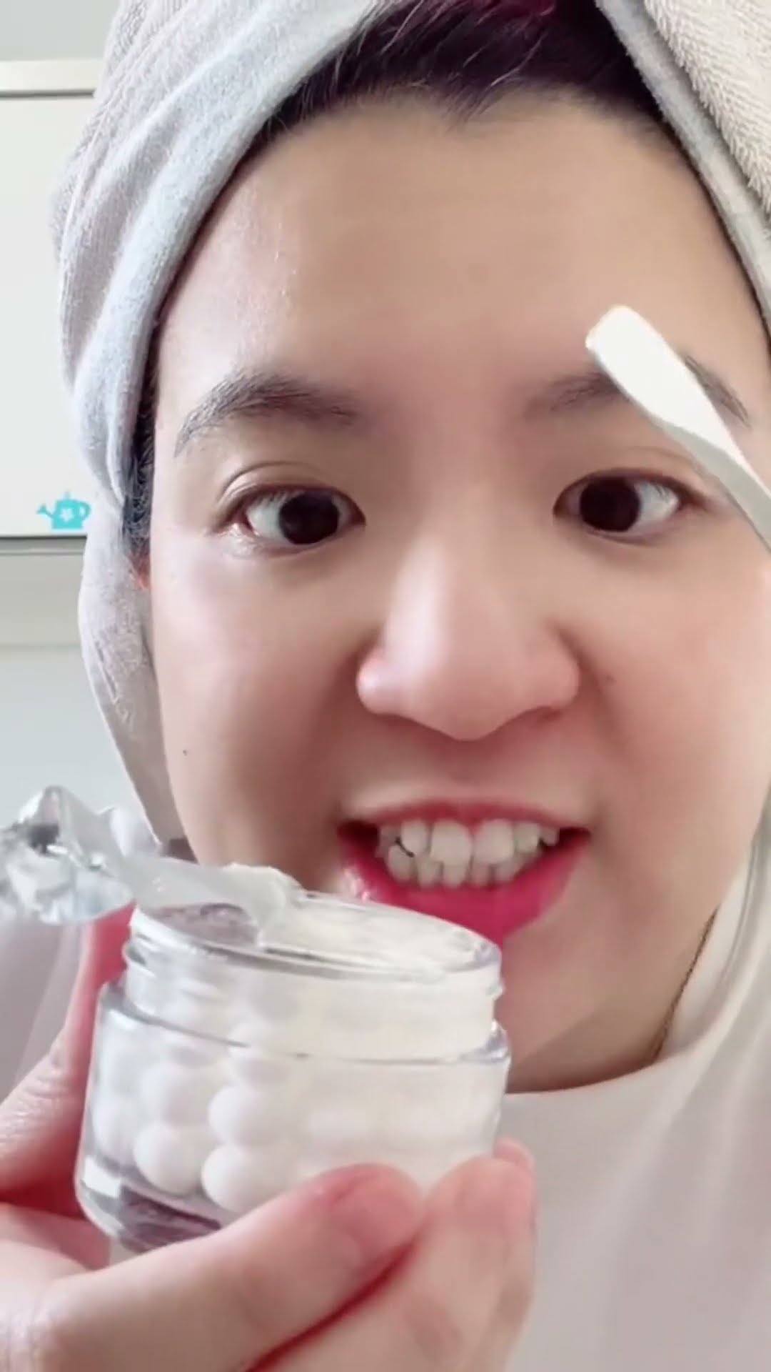 Jangan lupa untuk subscribe dan like agar kita bisa terus berbagi kecantikan bareng! Sampai jumpa di video berikutnya! ♥...