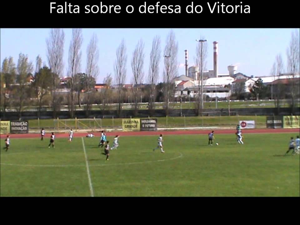 Falta sobre o defesa do Vitoria