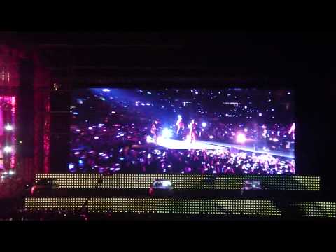 111022 i30 Festa - Hands Up by 2PM