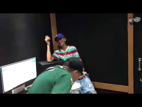 MC moisa e MC henryp e MC Danilo - não venha demonstrar amor